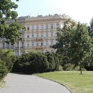Katarina Praag