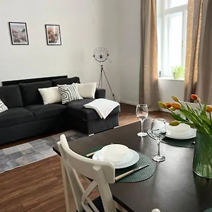 Apartman Lovely Havanska - With Free Parking, Prága